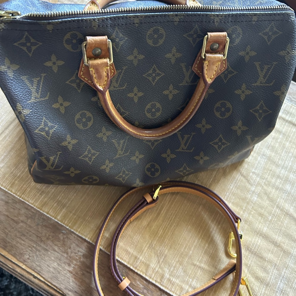 $1200 Authentic LOUIS VUITTON Bag